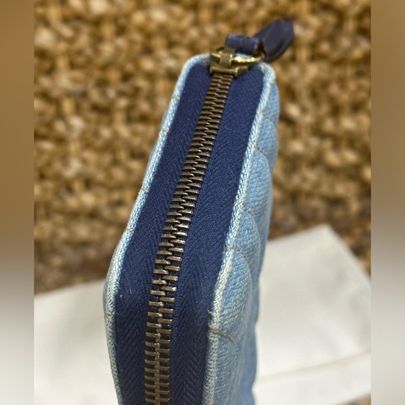 Gucci Marmont Light Distressed Denim Zip Around Wallet - Picture 3 of 11